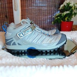 PEARL  Zumu  Womans Bike Shoes‎  Sz 7 M Gray & Blue